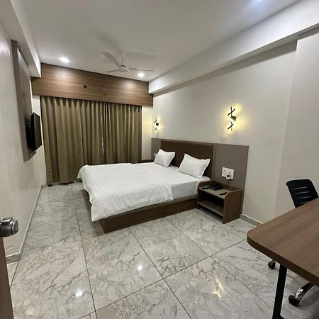 Hotel Fun N Food Будж Екстериор снимка